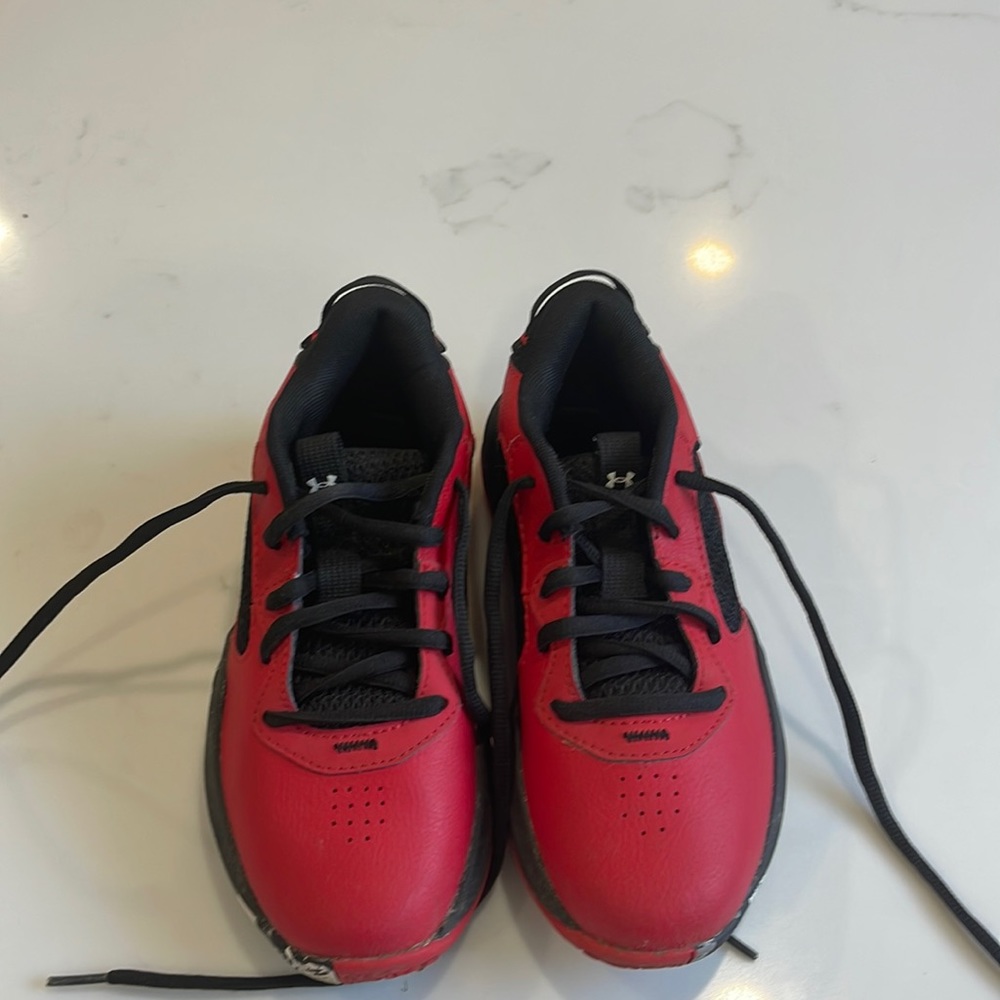Under Armour basketball shoes, size 2Y, excellent condition